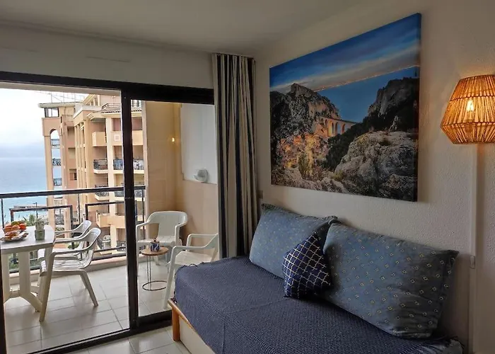 Palme D'azur Yourhosthelper Cannes