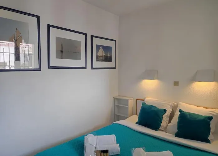 Palme D'azur Yourhosthelper Cannes