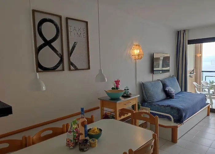 Palme D'azur Yourhosthelper Cannes